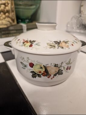 Royal Doulton White Covered Casserole with Fruit Motif 1.5 Qt Vintage